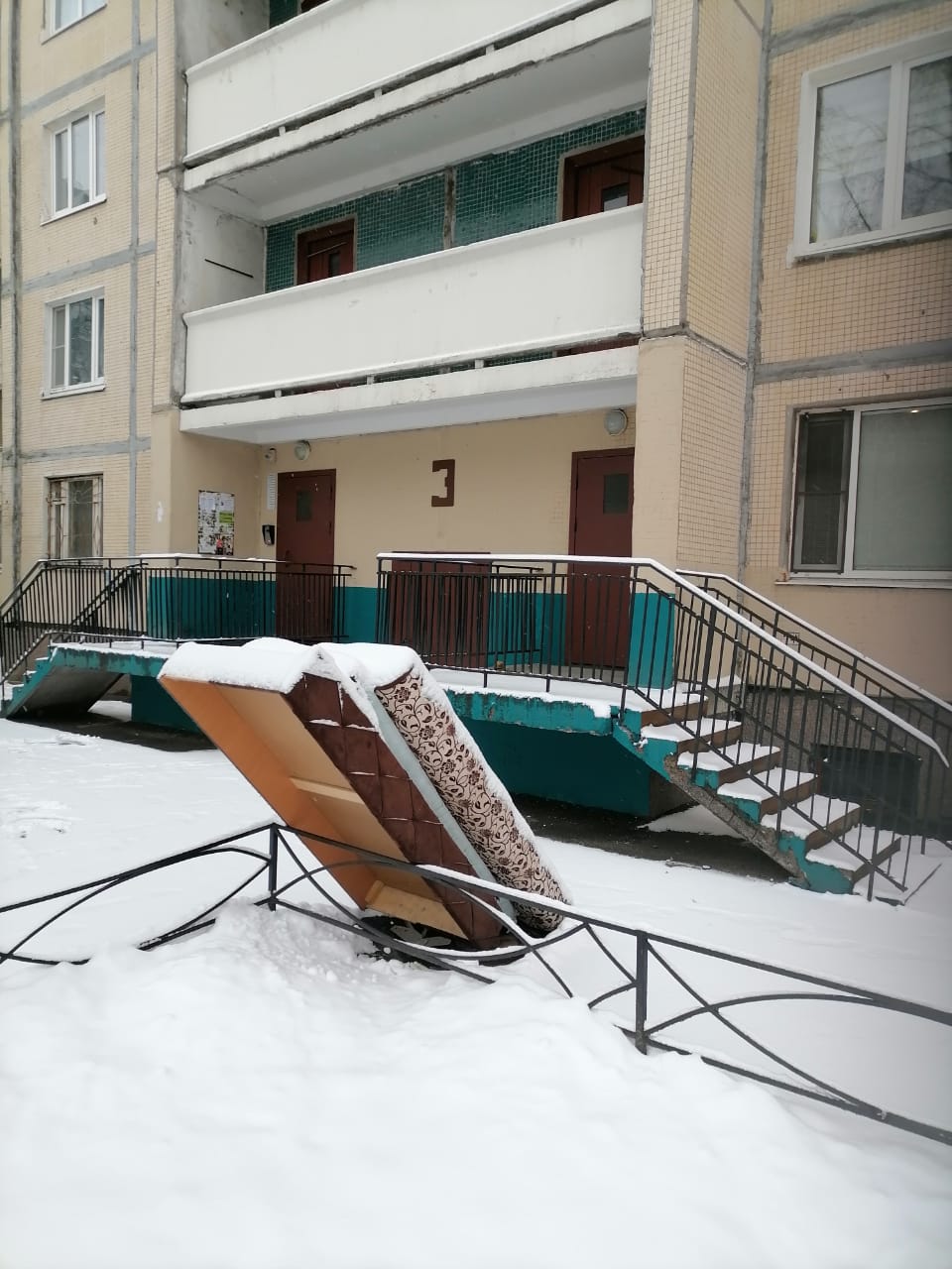 Вывоз старого дивана СПб Фрунзенский район Белыкуна 6к2