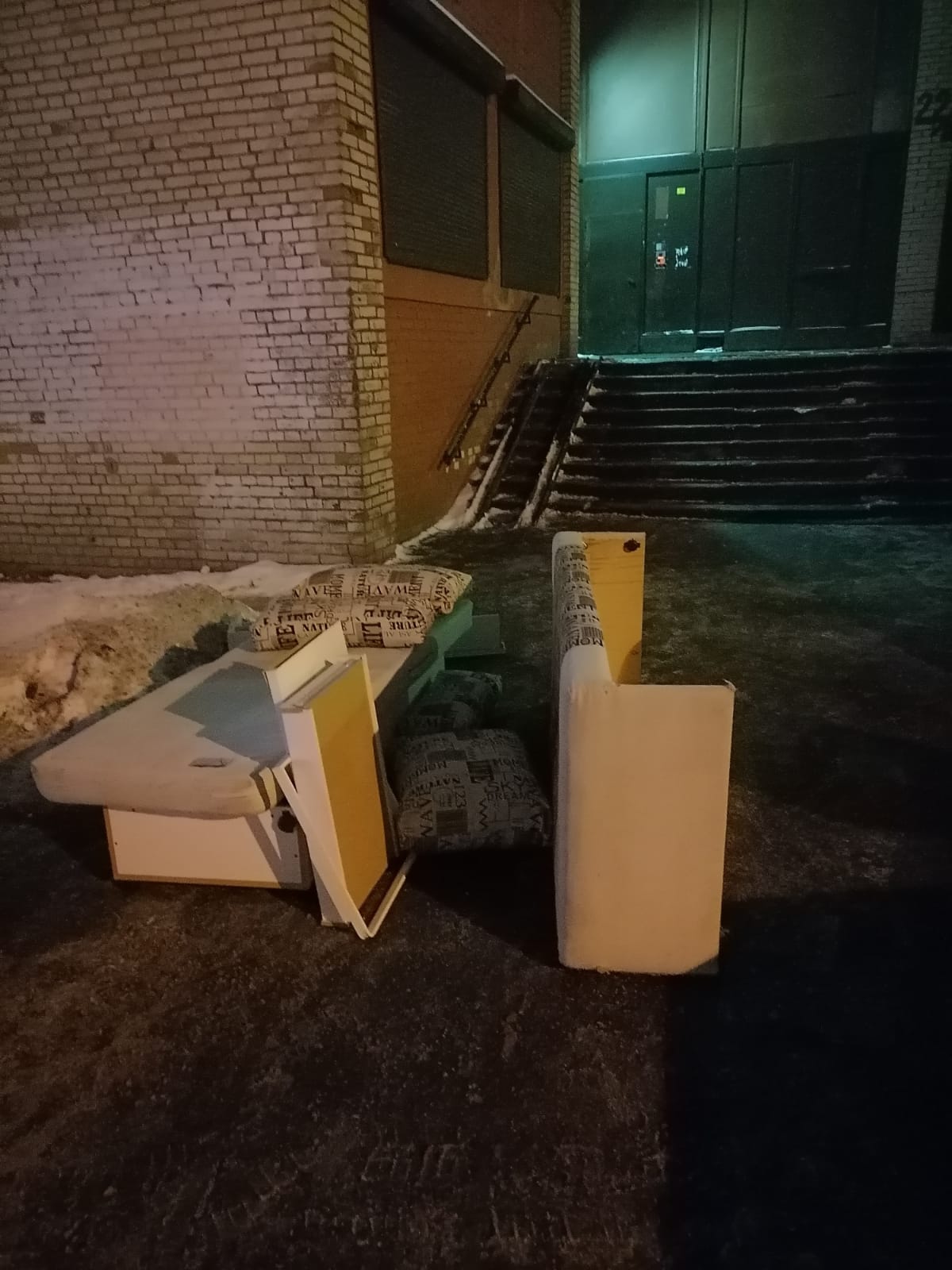 Вывоз старого дивана СПб Выборгский район Композиторов 12к2