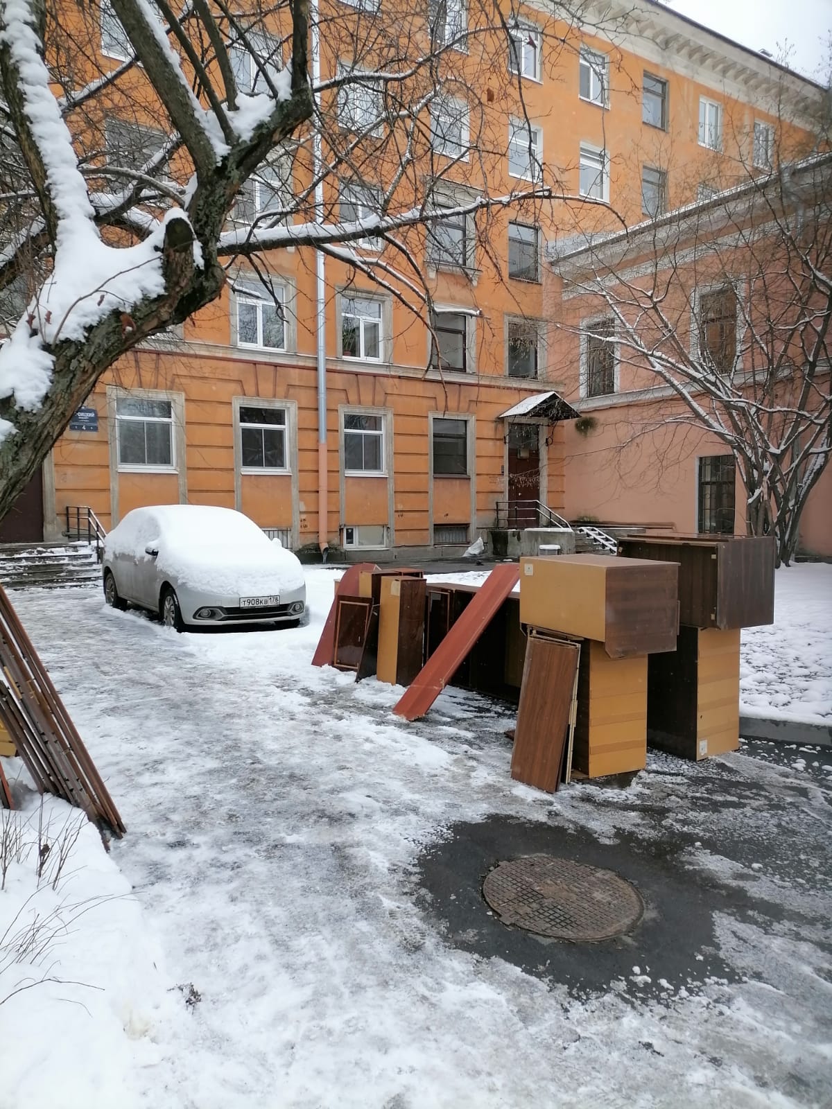 Вывоз старой мебели СПб Фрунзенский район Загребский 39к1
