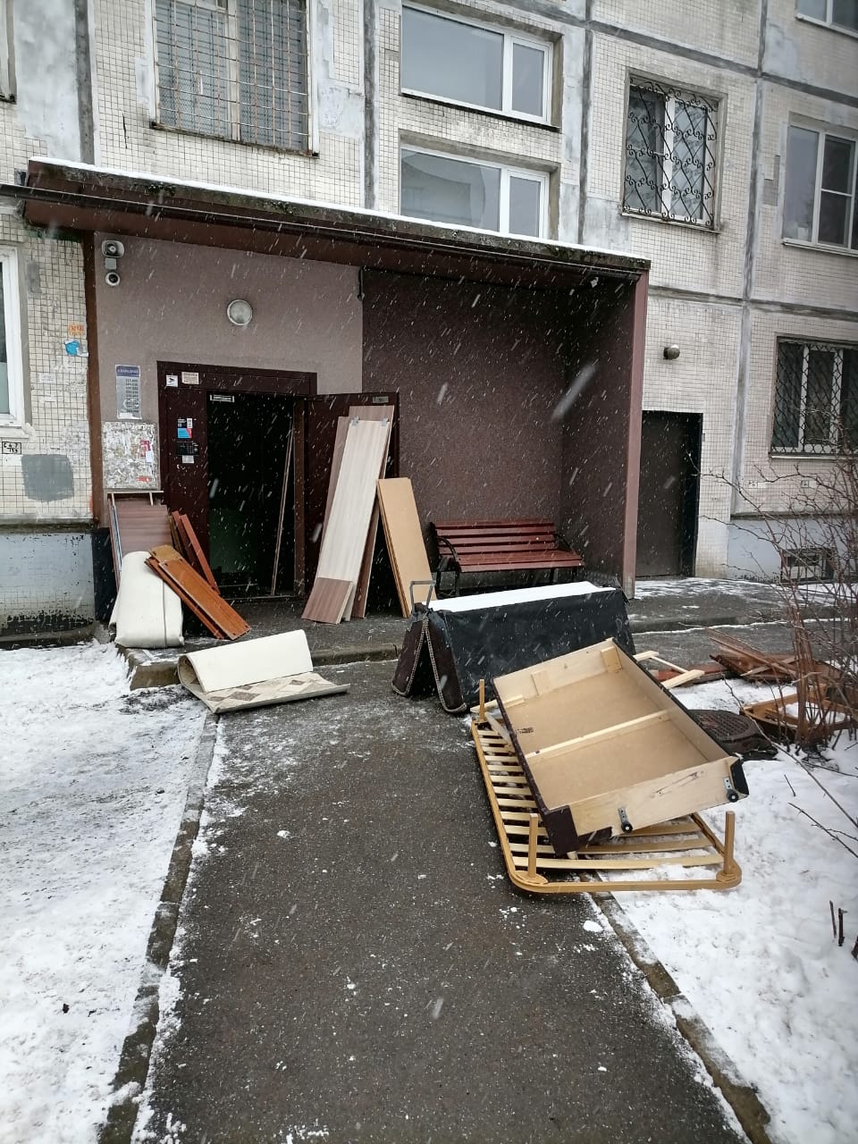 Вывоз старой мебели СПб Калининский район Тимуровская 23к2