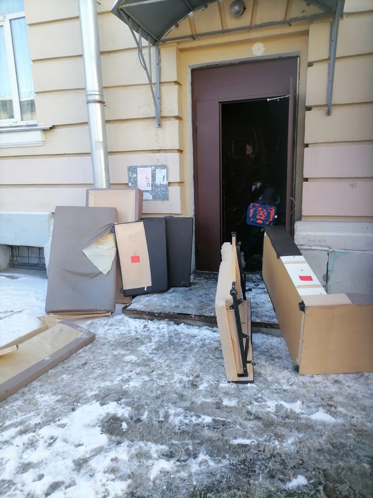 Вывоз старой мебели СПб Фрунзенский район Загребский бульвар 12к1