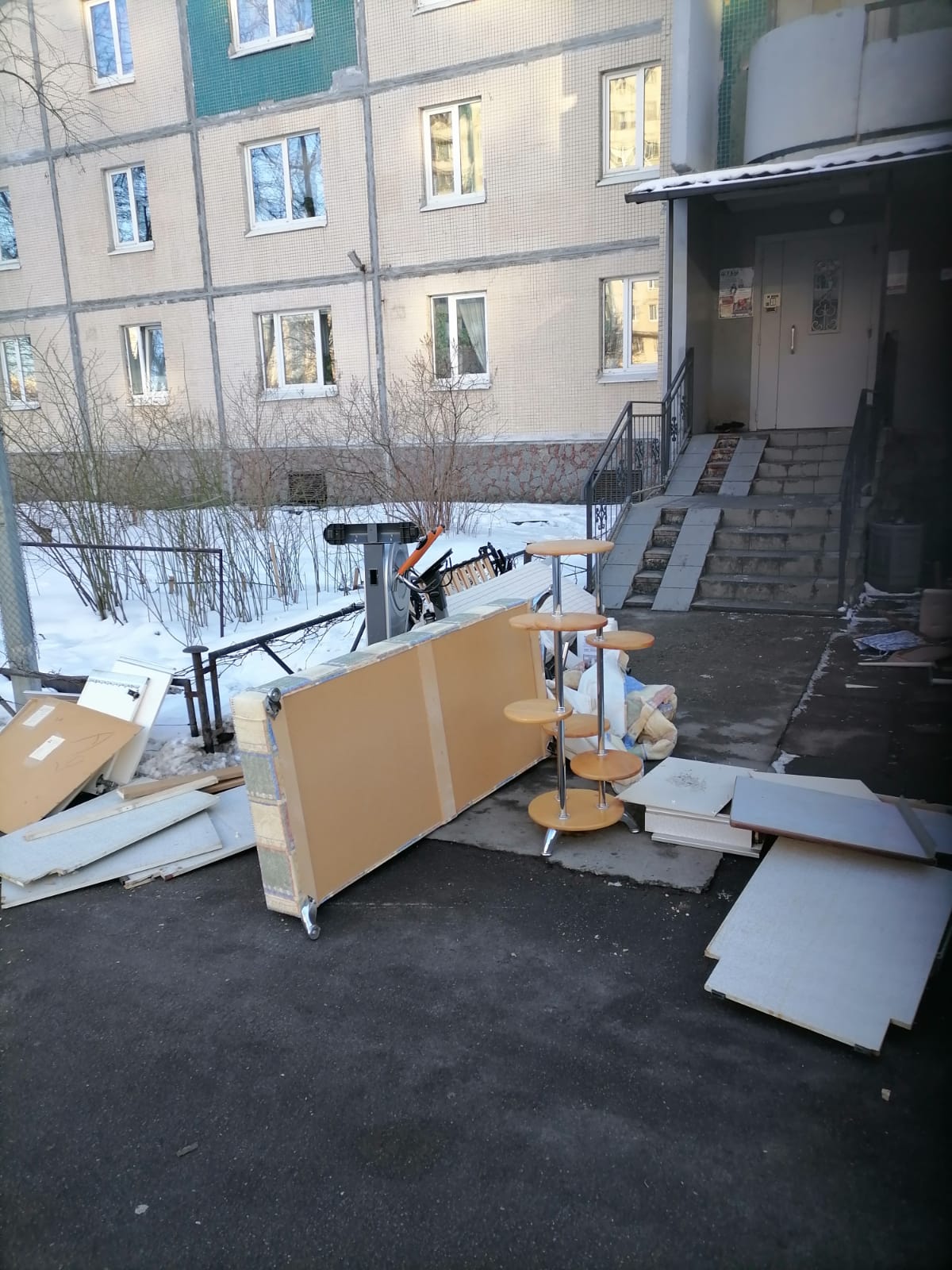 Вывоз старой мебели СПб Красносельский район Солдата Корзуна 21к2